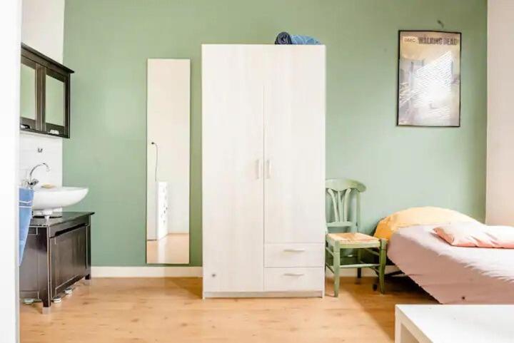 Cosy Close To And Centre Apartment