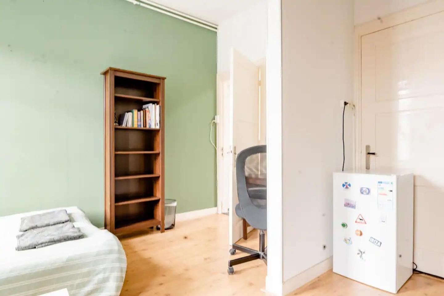 Cosy Close To And Centre Apartment